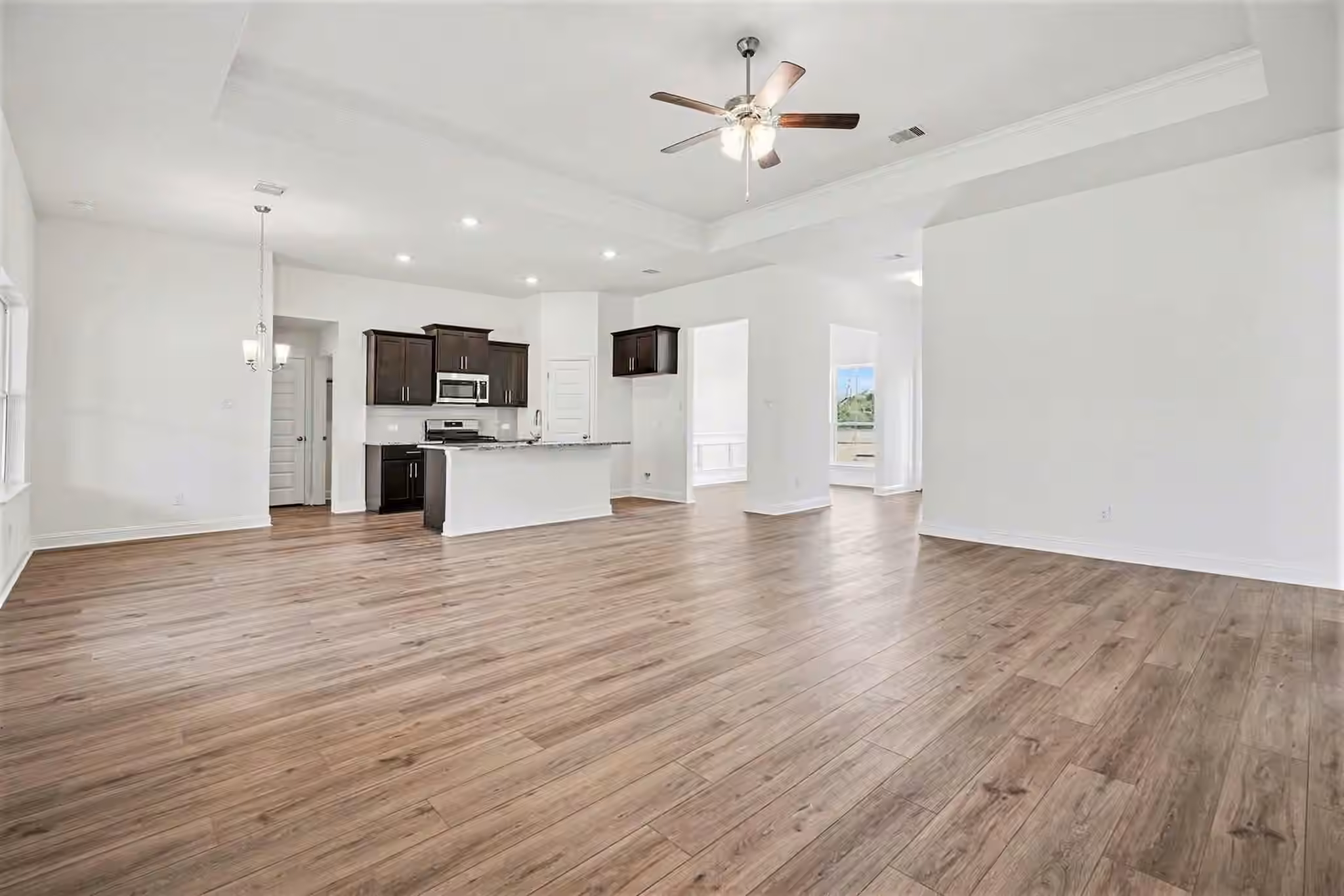Photo 7 of 10 Keystone Court, Angleton, TX