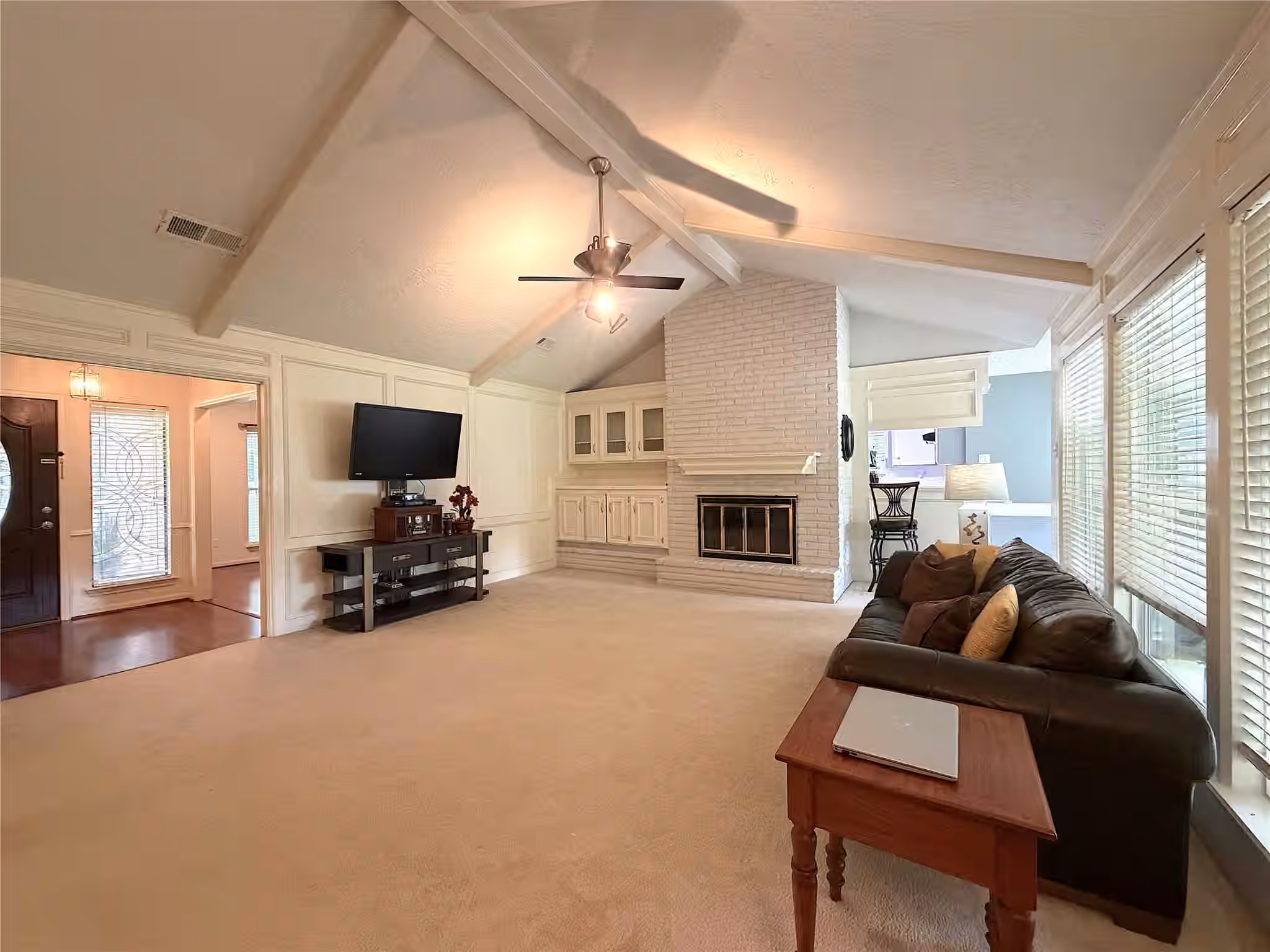 Photo 5 of 1402 Trailwood Village Drive, Houston, TX