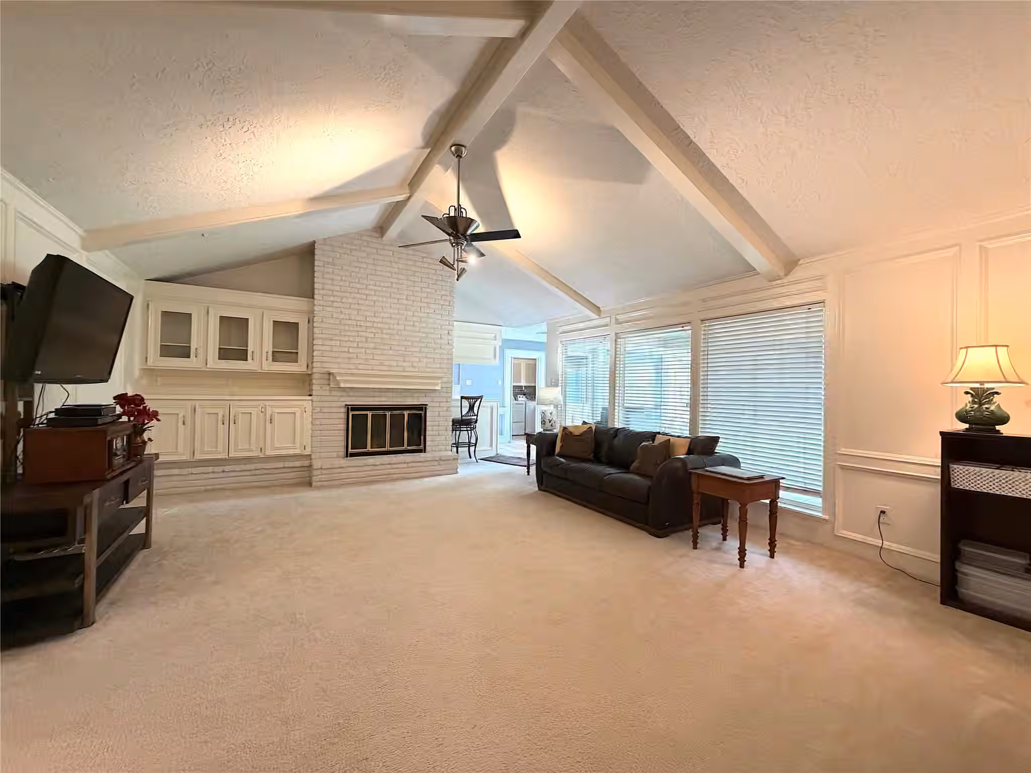 Photo 6 of 1402 Trailwood Village Drive, Houston, TX