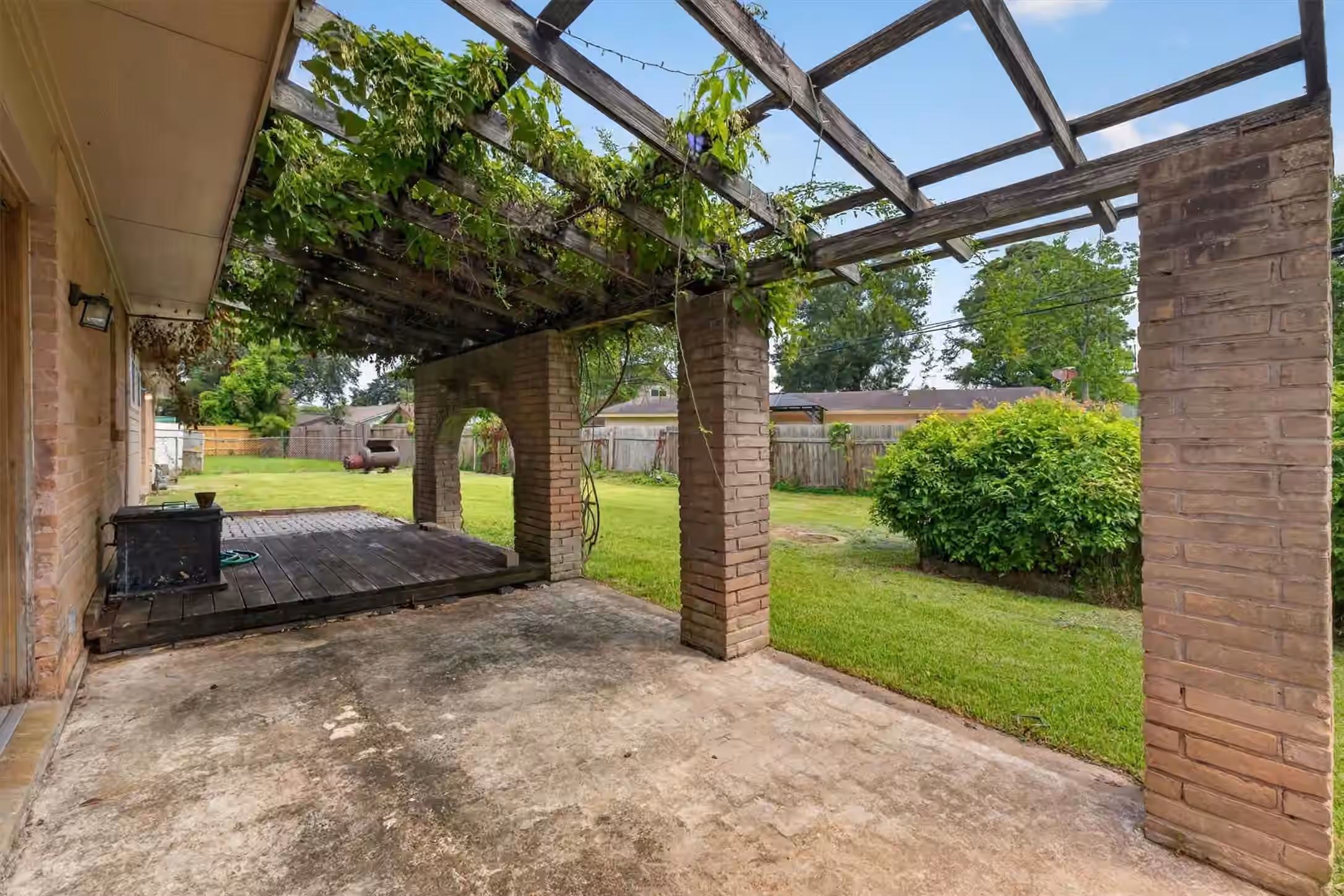 Photo 4 of 1406 Cedarbrook Court, Seabrook, TX