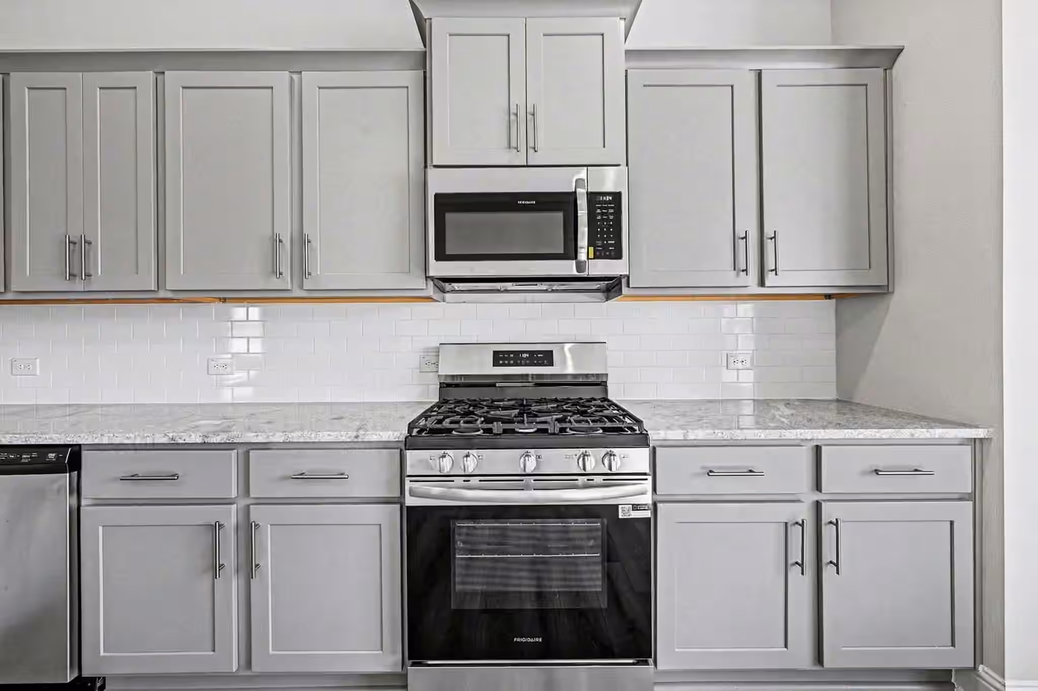 Photo 5 of 14 Keystone Court, Angleton, TX