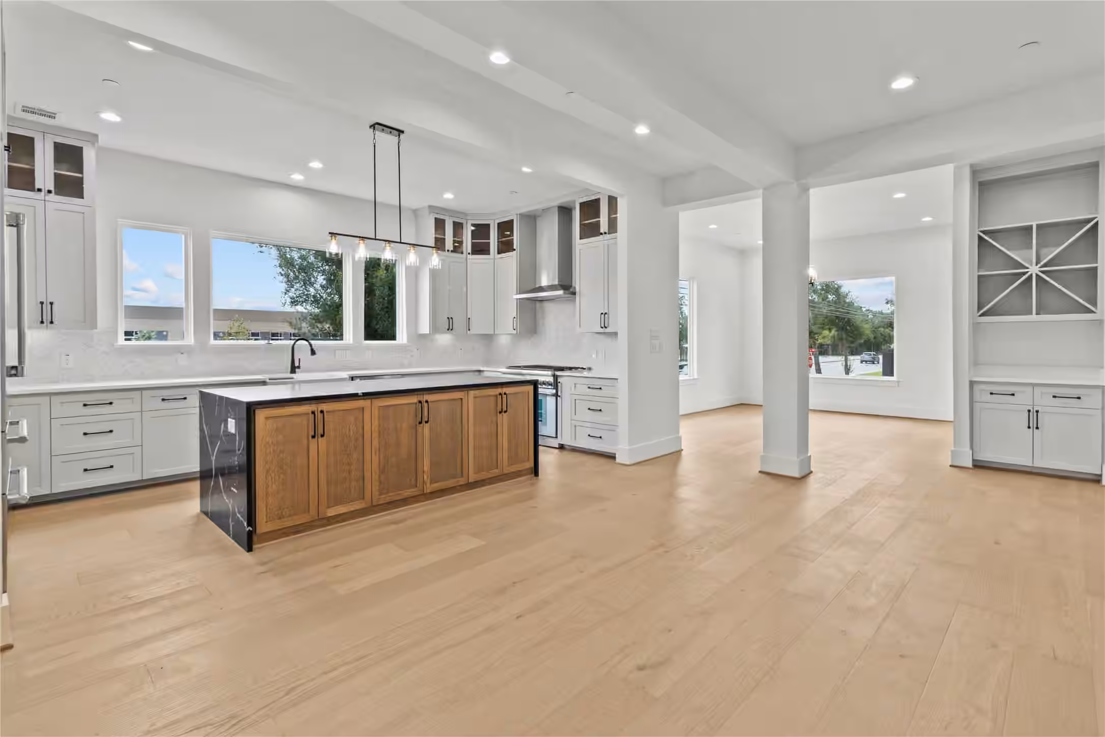 Photo 6 of 5009 Holt Street, Bellaire, TX