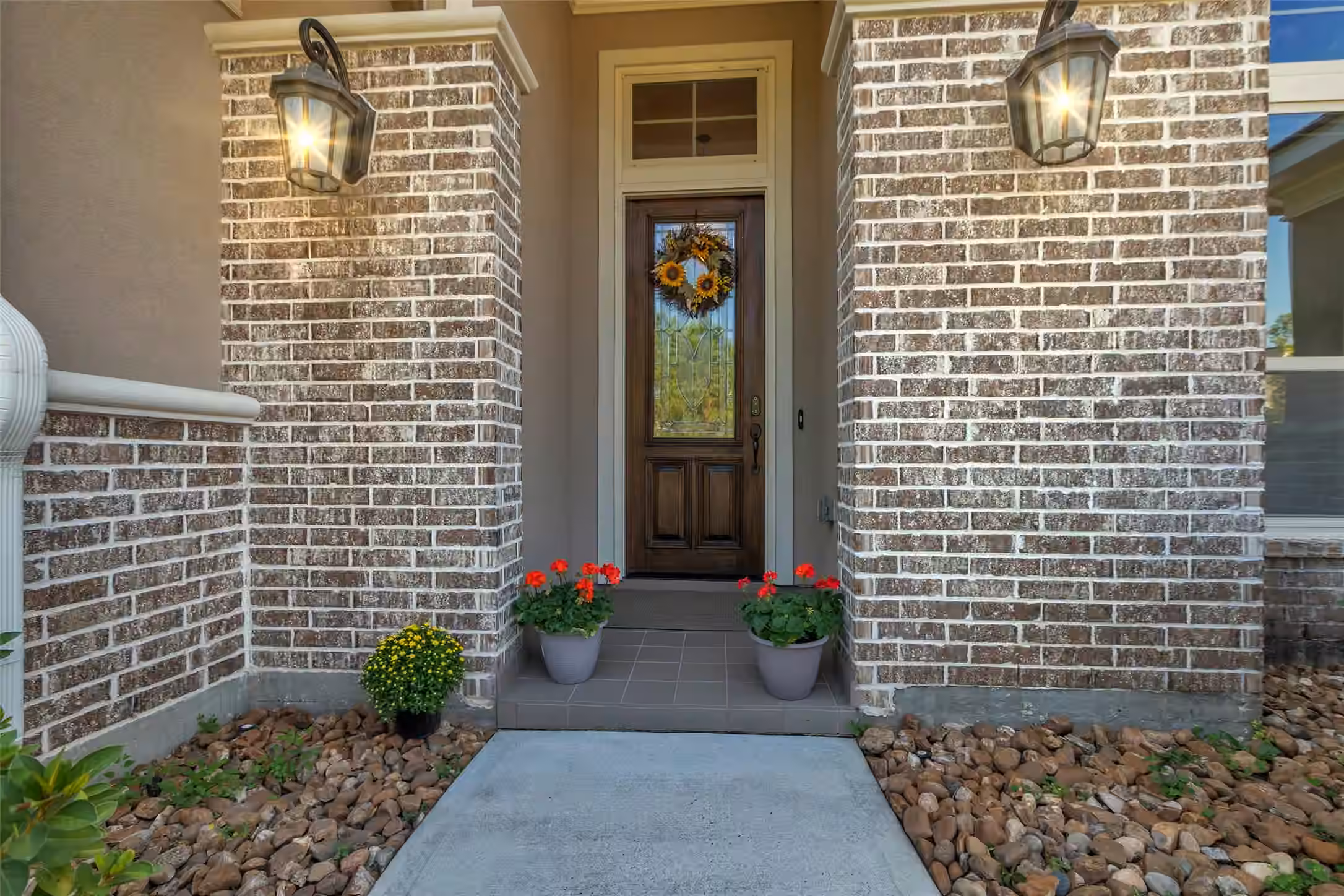Photo 4 of 111 Coral Bells Court, Conroe, TX