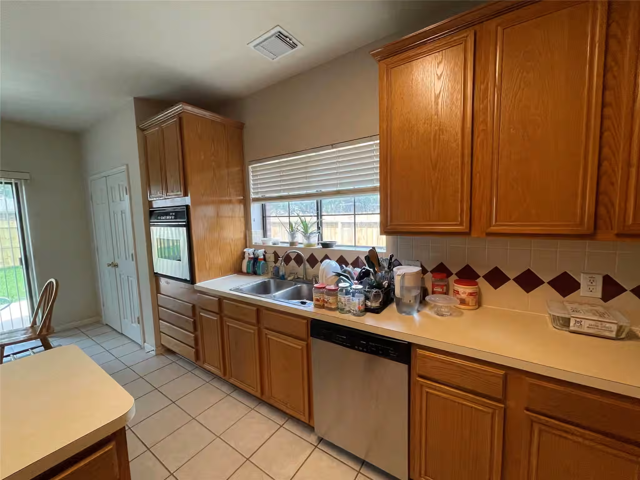 Photo 6 of 16211 Quiet Canyon Court, Friendswood, TX