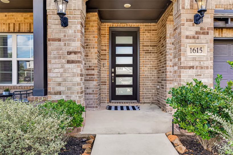 Photo 3 of 1615 Rosedale Drive, Missouri City, TX