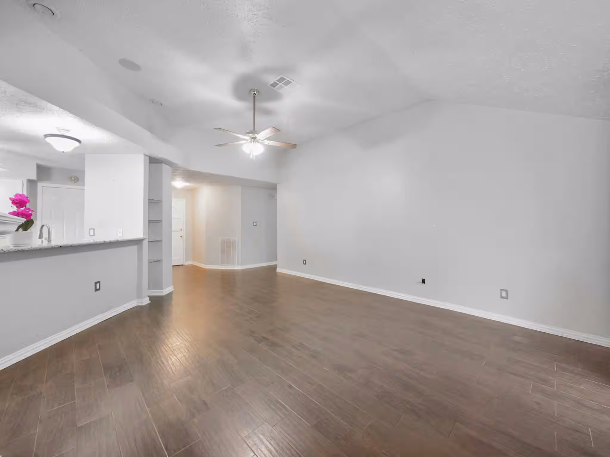 Photo 5 of 4314 Glen Avon Drive, Pasadena, TX