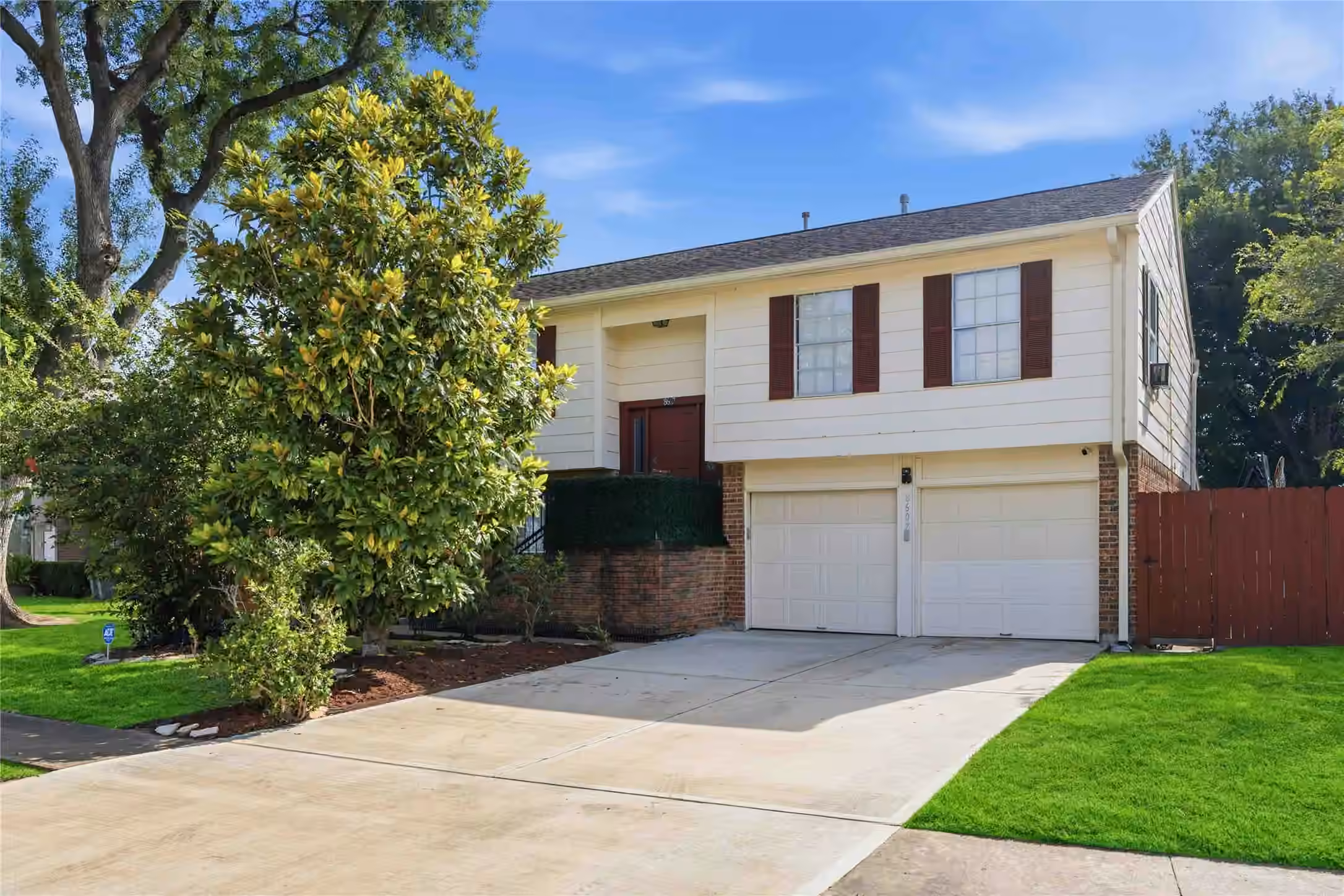 Photo of 8607 Causeway Drive, Houston, TX 77083