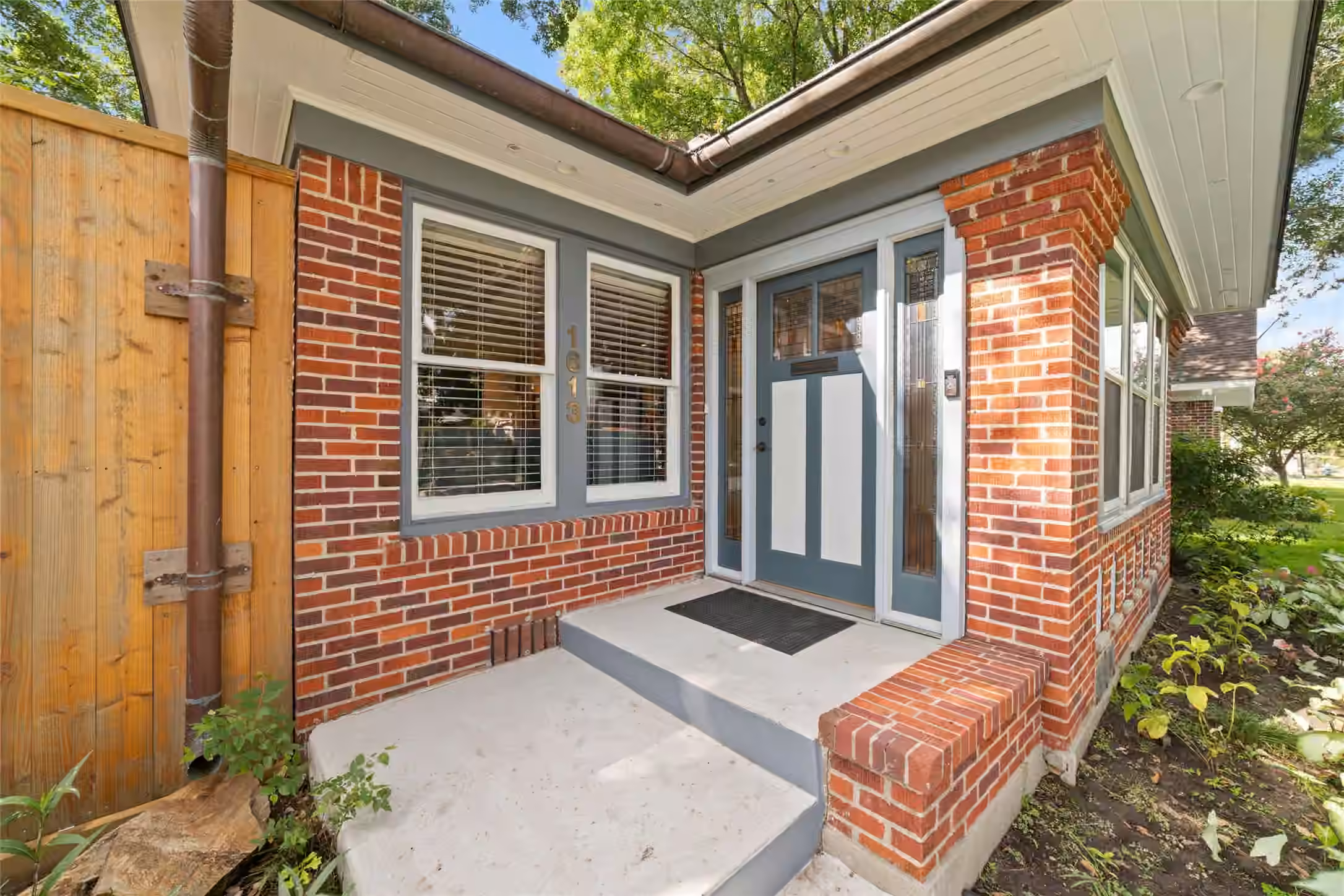 Photo 5 of 1613 California Street, Houston, TX
