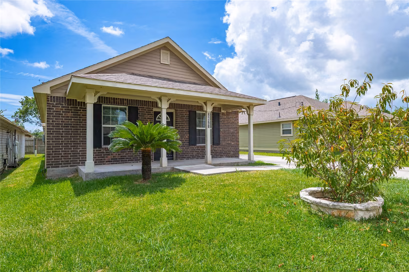 Photo 2 of 2621 31st Avenue N, Texas City, TX