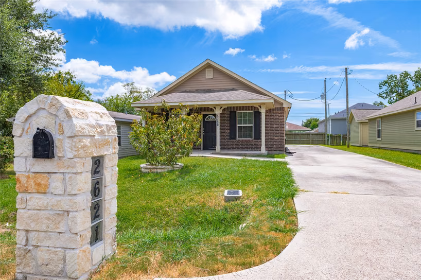 Photo 3 of 2621 31st Avenue N, Texas City, TX