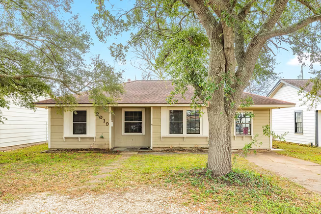 Photo 2 of 2019 N Avenue H Street N, Freeport, TX