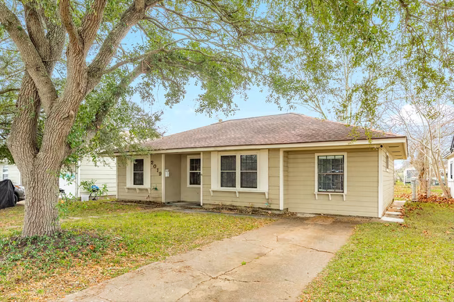 Photo 3 of 2019 N Avenue H Street N, Freeport, TX