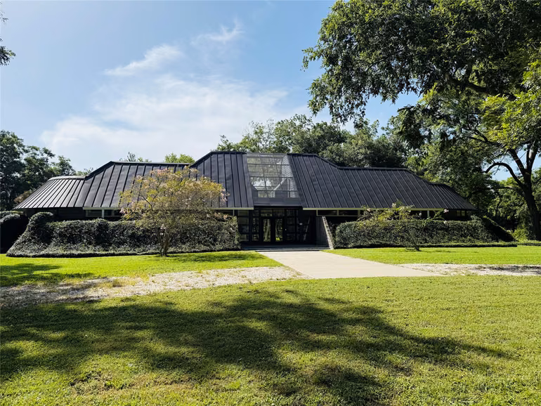 Photo 3 of 1504 Half Moon Drive, Wharton, TX