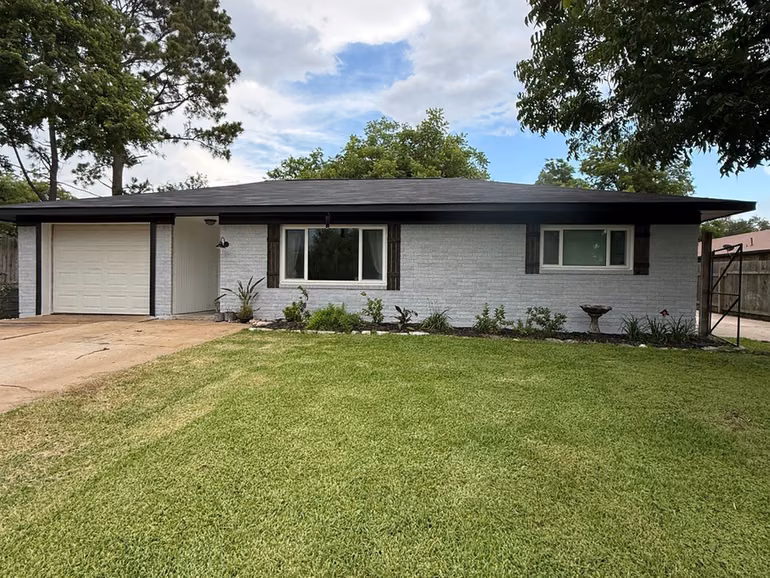 Photo of 215 N Mechanic Street, Bellville, TX 77418