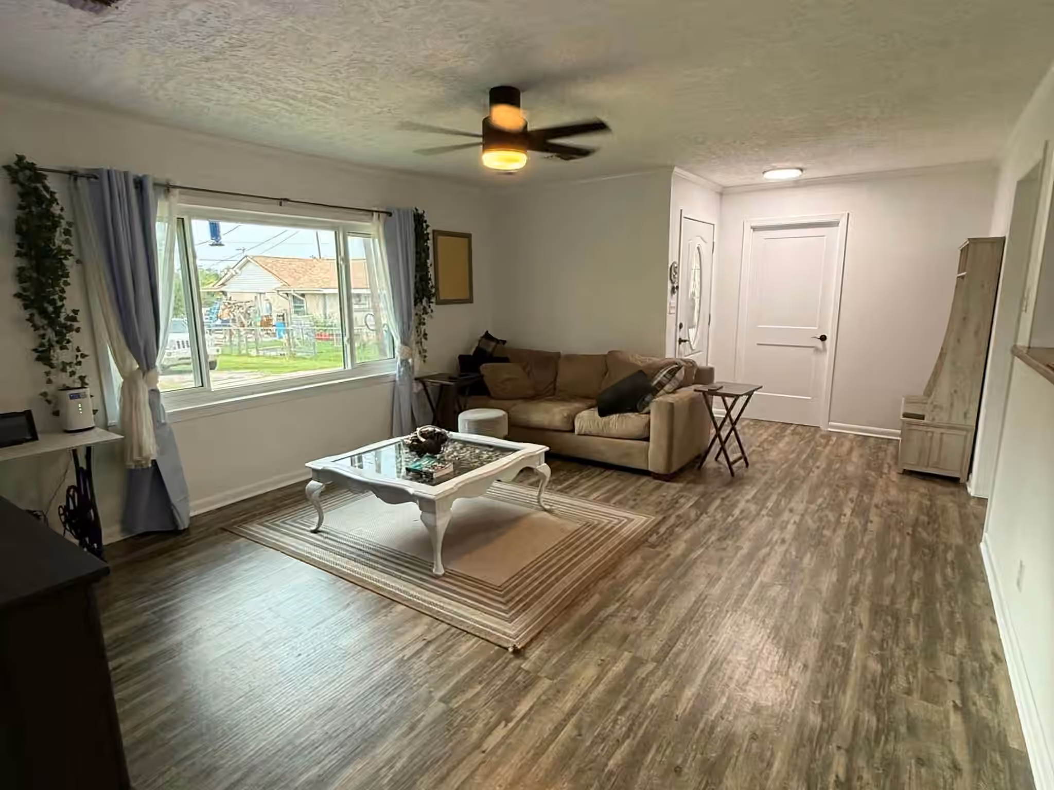 Photo 6 of 215 N Mechanic Street, Bellville, TX