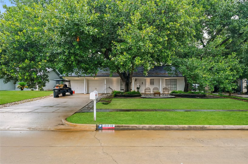Photo 3 of 15810 Acapulco Drive, Jersey Village, TX