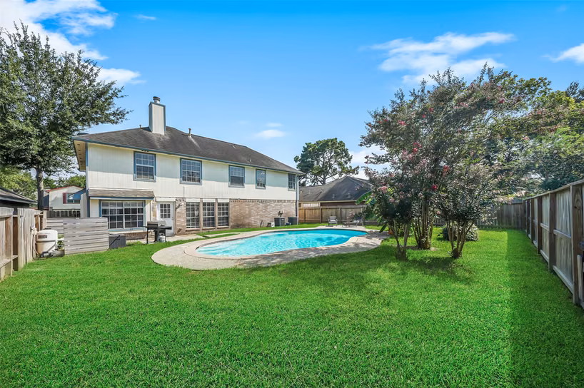Photo 4 of 7323 Maple Walk Drive, Humble, TX