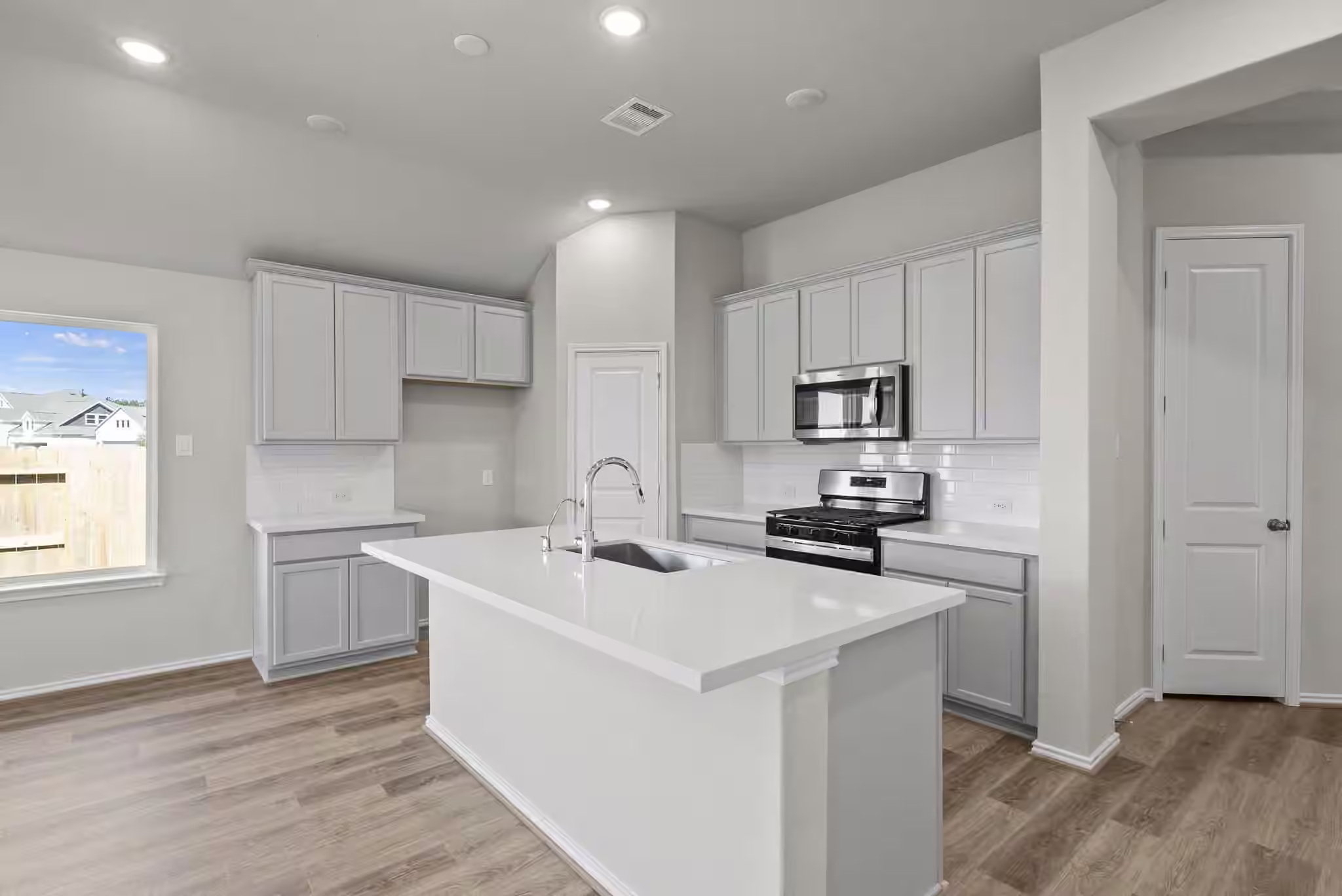 Photo 4 of 28815 Crockett Gardens Drive, New Caney, TX