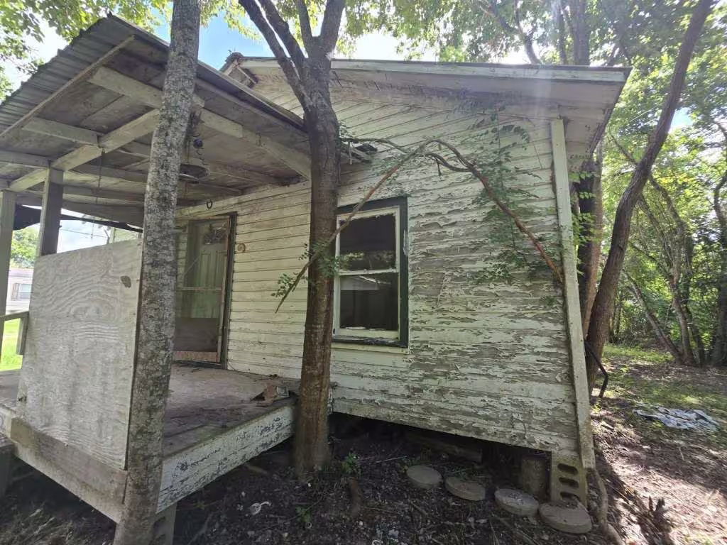 Photo 2 of 203 Cedar Circle, Daisetta, TX