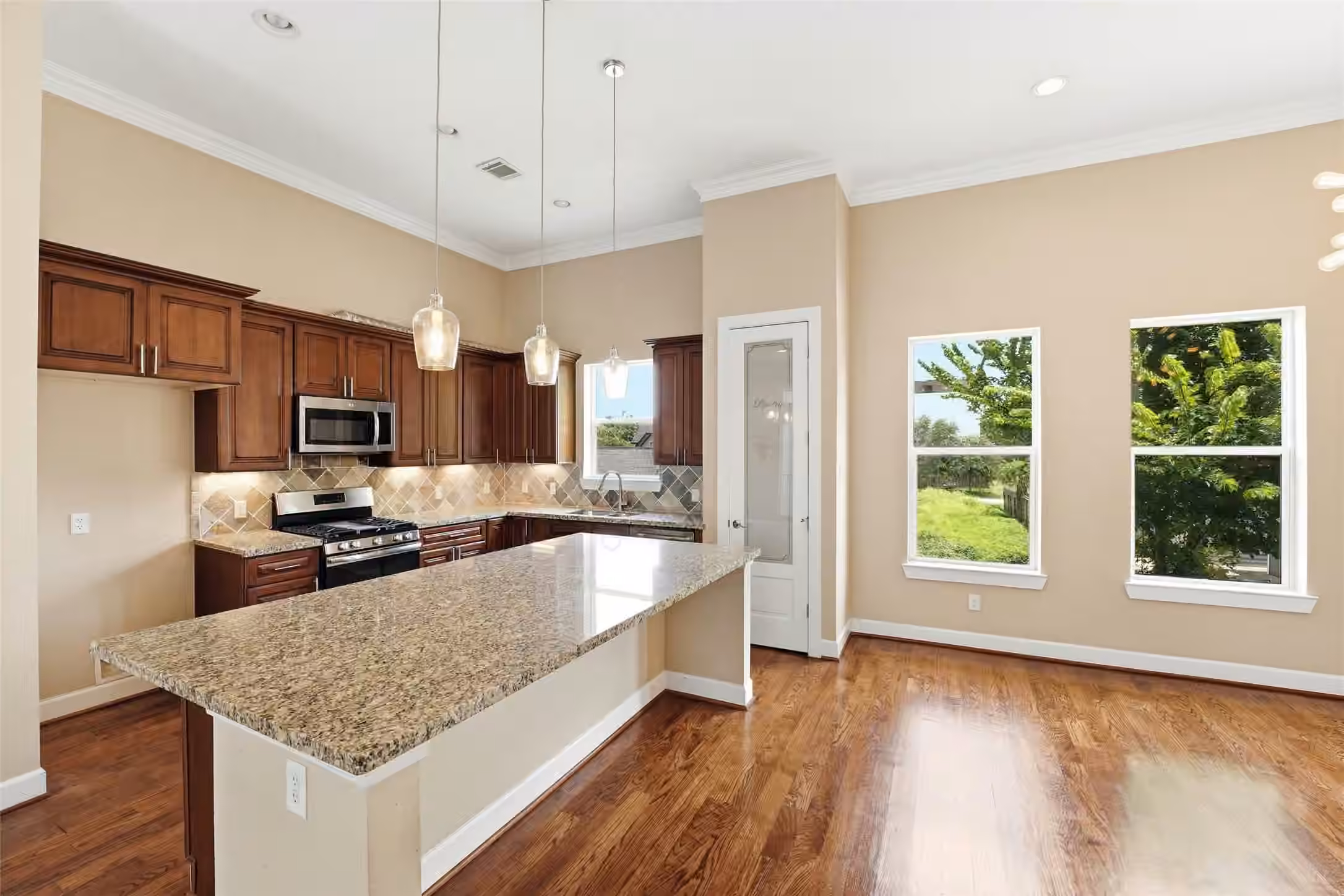 Photo 7 of 2206 Holman Street, Houston, TX