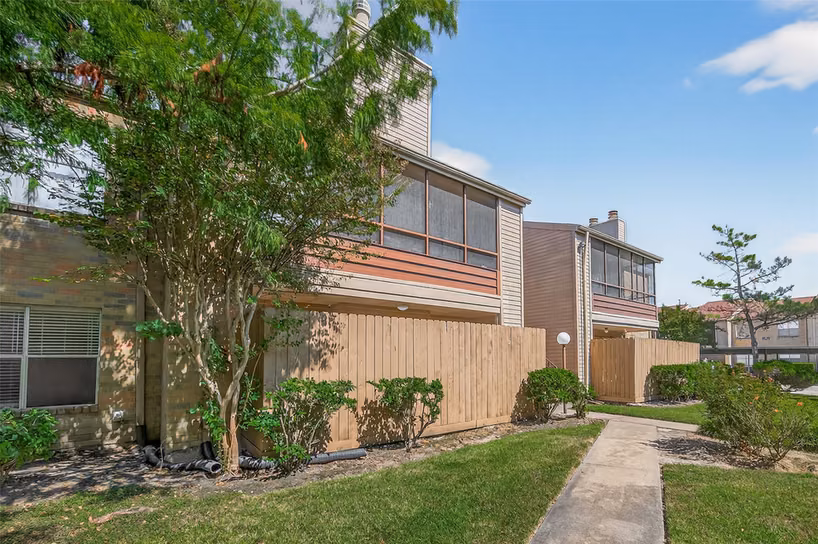 Photo of 10555 Turtlewood Court 210, Houston, TX