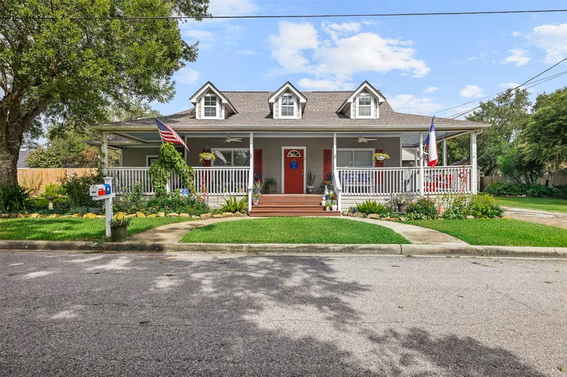 Photo of 410 N Cochran Street, Bellville, TX 77418