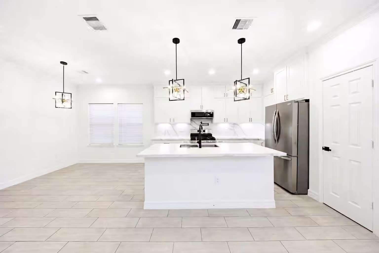 Photo 3 of 6037 S Acres Drive, Houston, TX