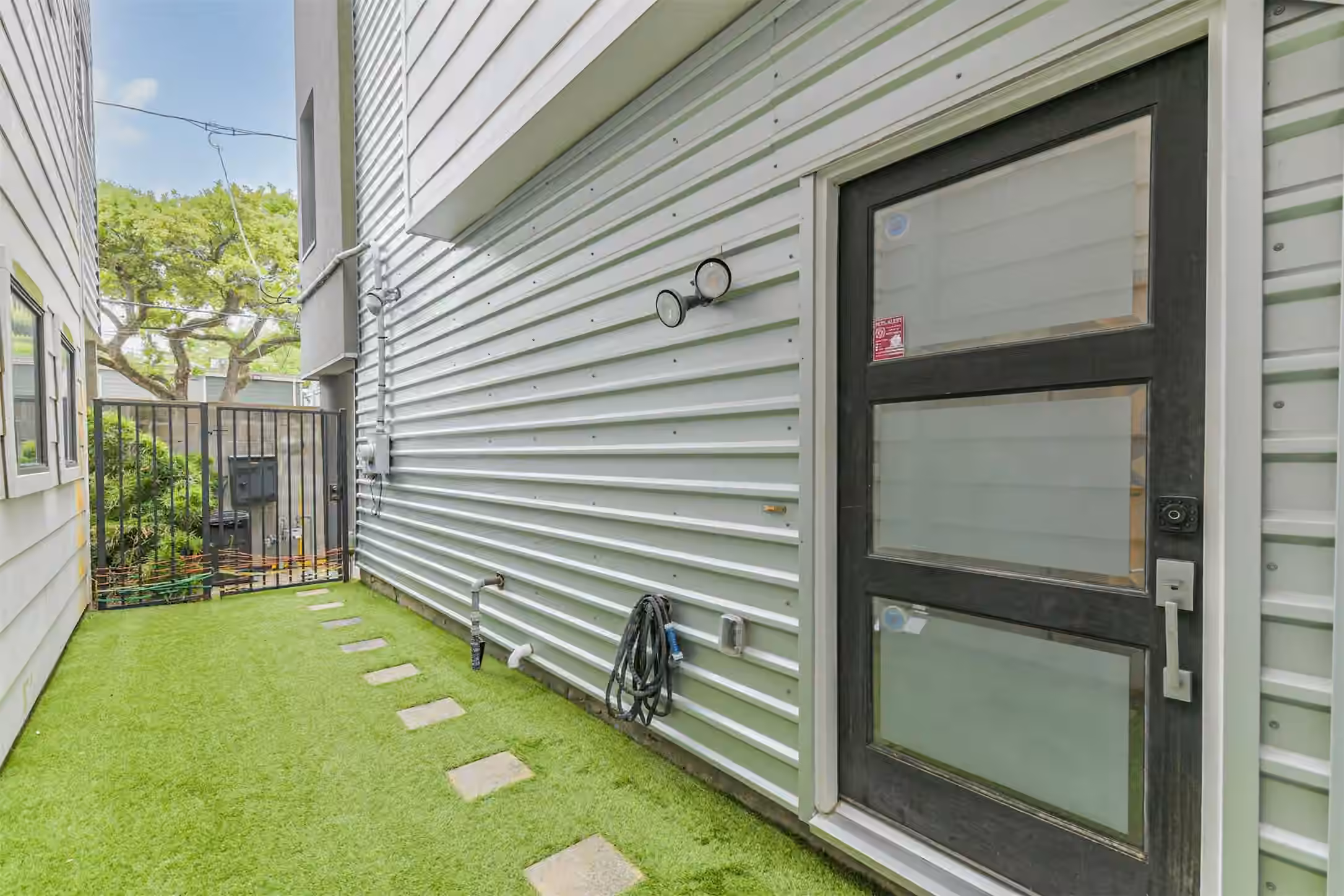 Photo 5 of 406 Pacific Street, Houston, TX