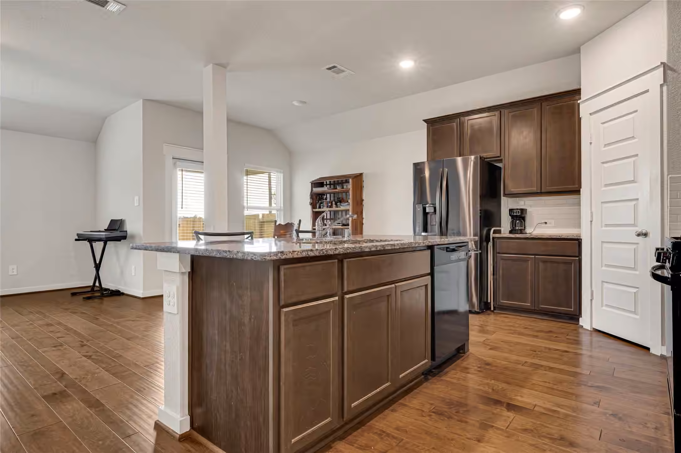 Photo 4 of 30280 Kingston Heath Drive, Cleveland, TX