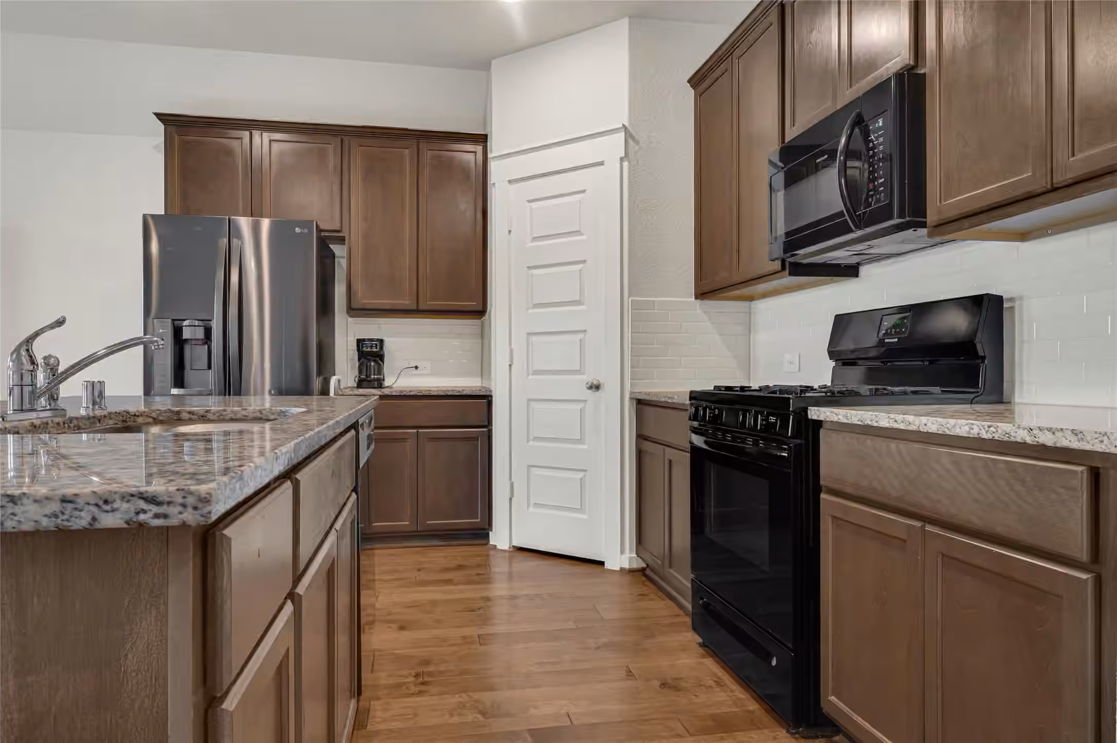 Photo 5 of 30280 Kingston Heath Drive, Cleveland, TX