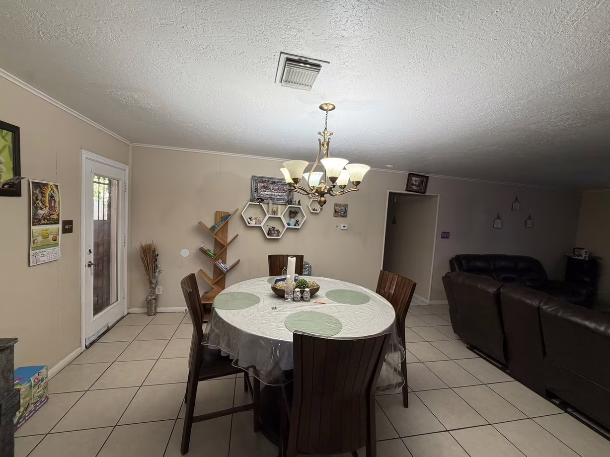 Photo 4 of 626 Saddle Rock Drive, Houston, TX