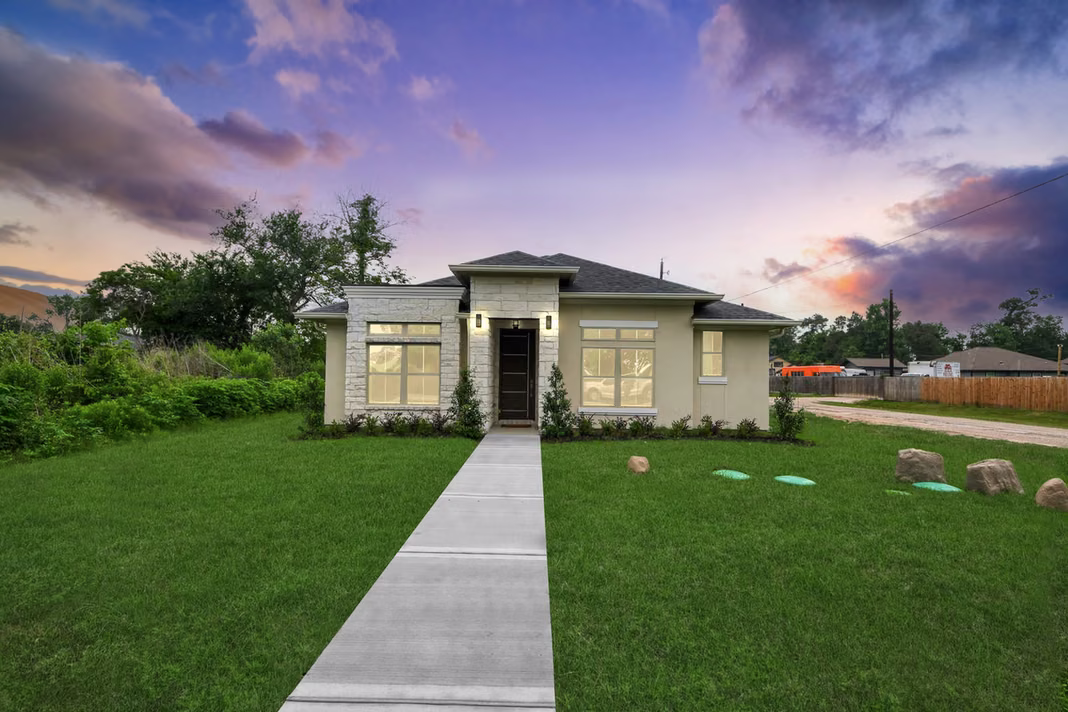 Photo 3 of 16747 Forest Trail Drive, Channelview, TX