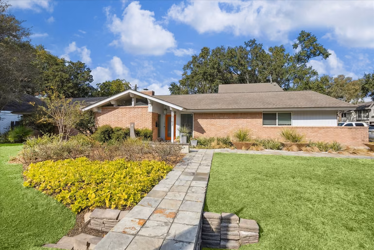 Photo 2 of 10102 Knoboak Drive, Houston, TX