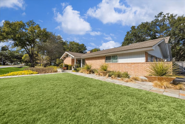 Photo 3 of 10102 Knoboak Drive, Houston, TX