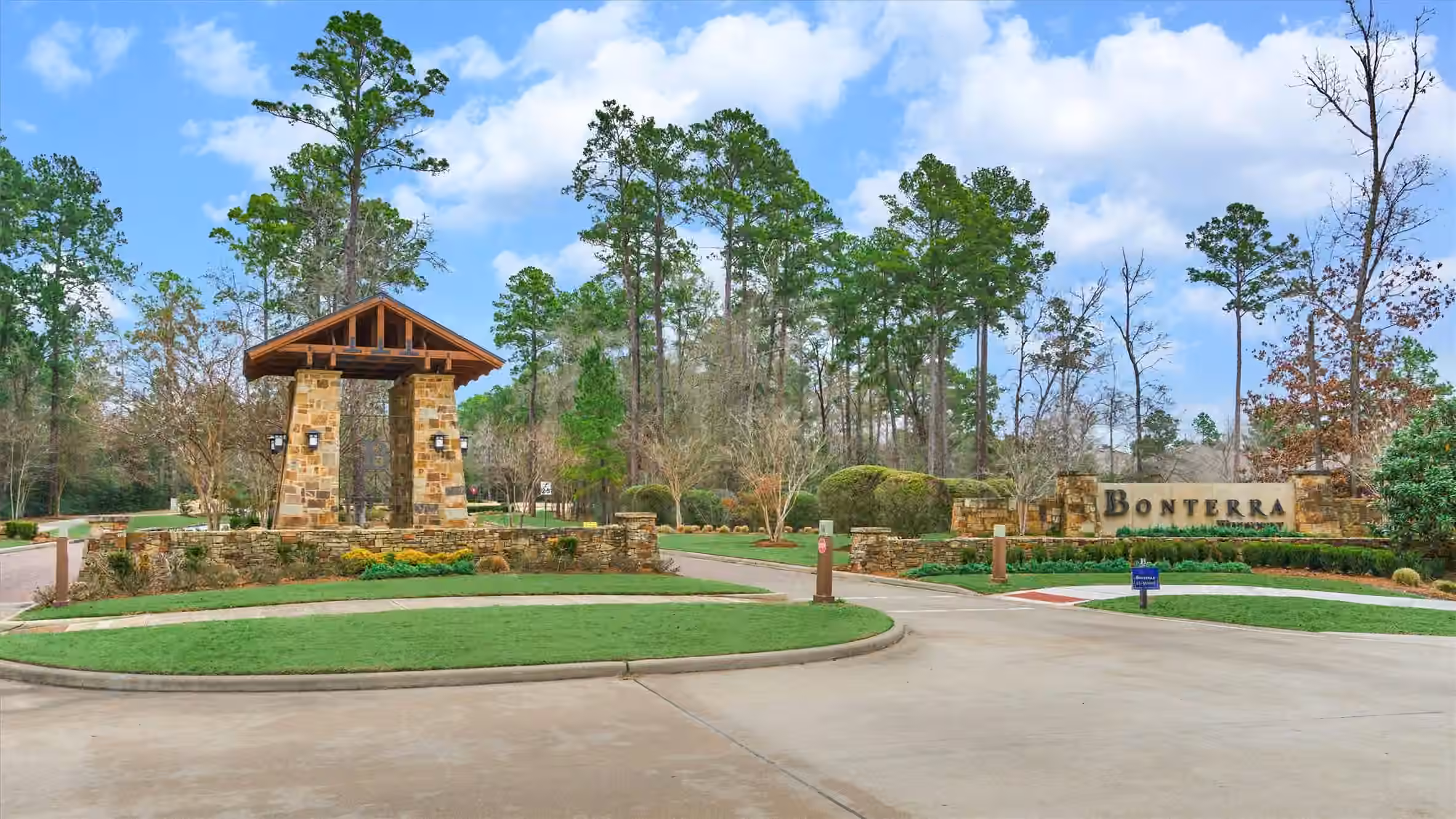 Photo 3 of 11 S Sandbells Park Lane, Montgomery, TX