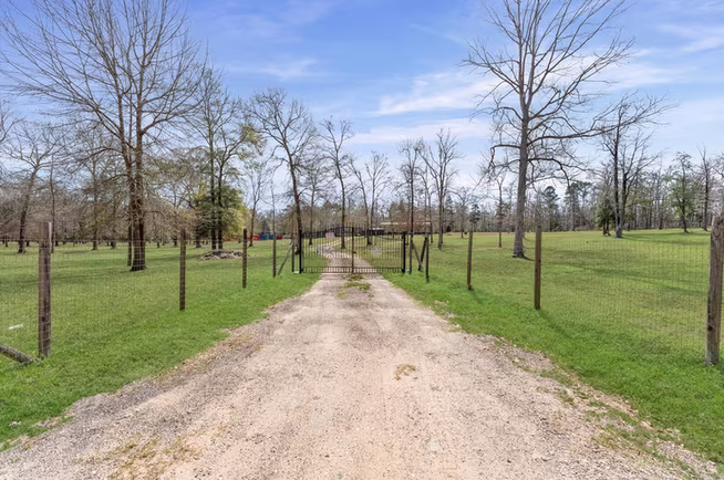 Photo 4 of 2504 Oak Ridge, Willis, TX