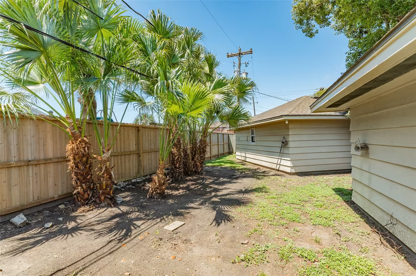 Photo 5 of 7721 Beluche Drive, Galveston, TX