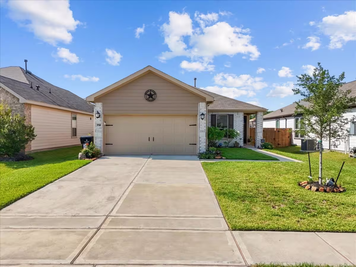 Photo of 712 Allana Lane, Alvin, TX 77511