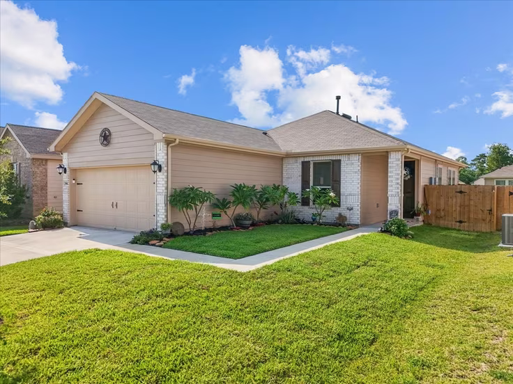 Photo 2 of 712 Allana Lane, Alvin, TX