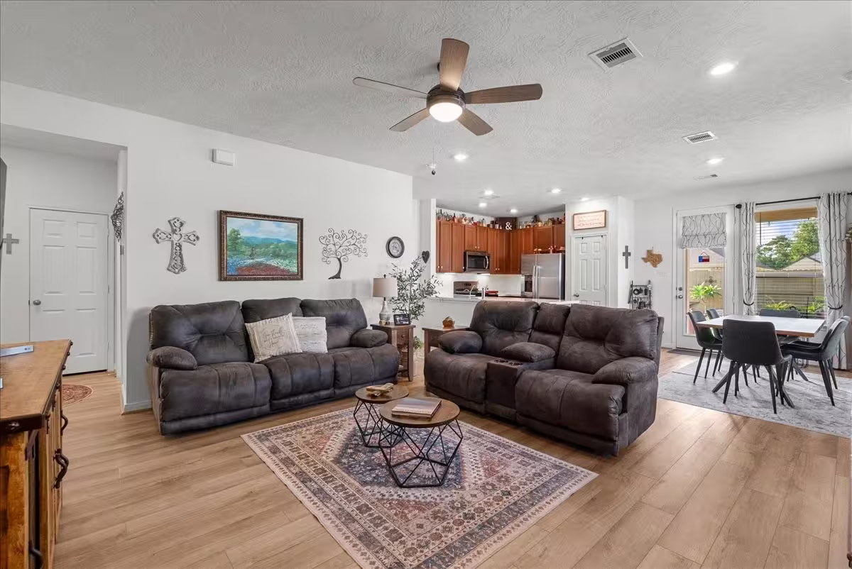 Photo 6 of 712 Allana Lane, Alvin, TX