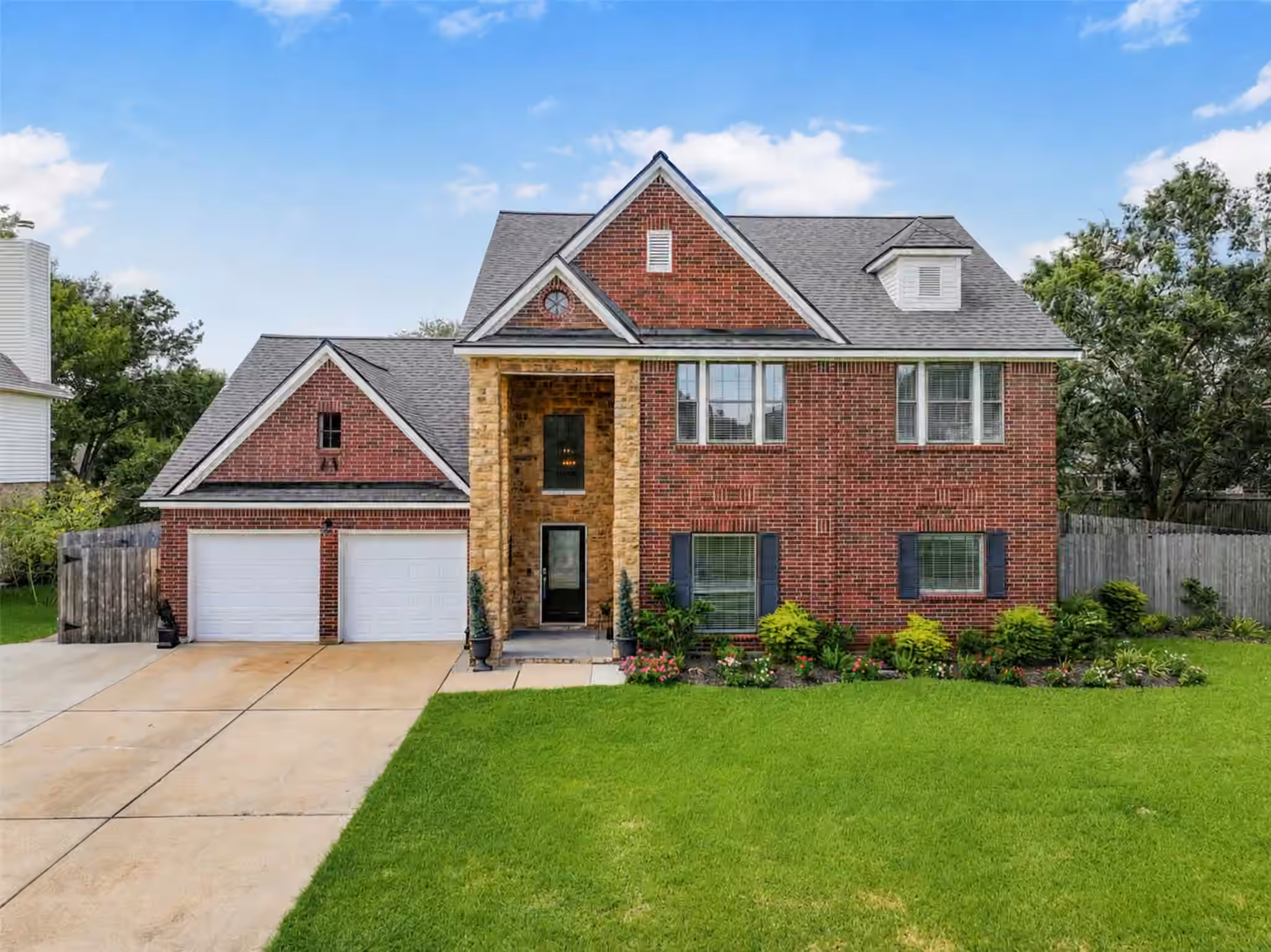 Photo of 1501 W Castlewood Avenue, Friendswood, TX 77546