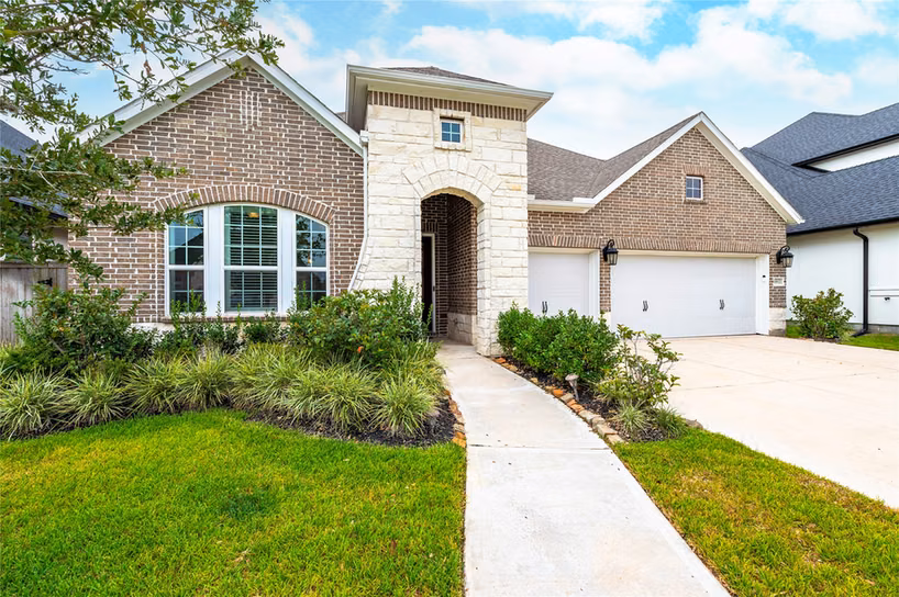 Photo 6 of 1912 Silver Point Court, Friendswood, TX
