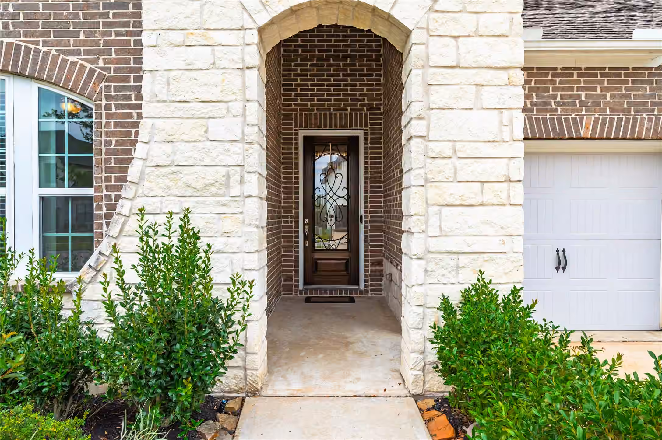 Photo 7 of 1912 Silver Point Court, Friendswood, TX