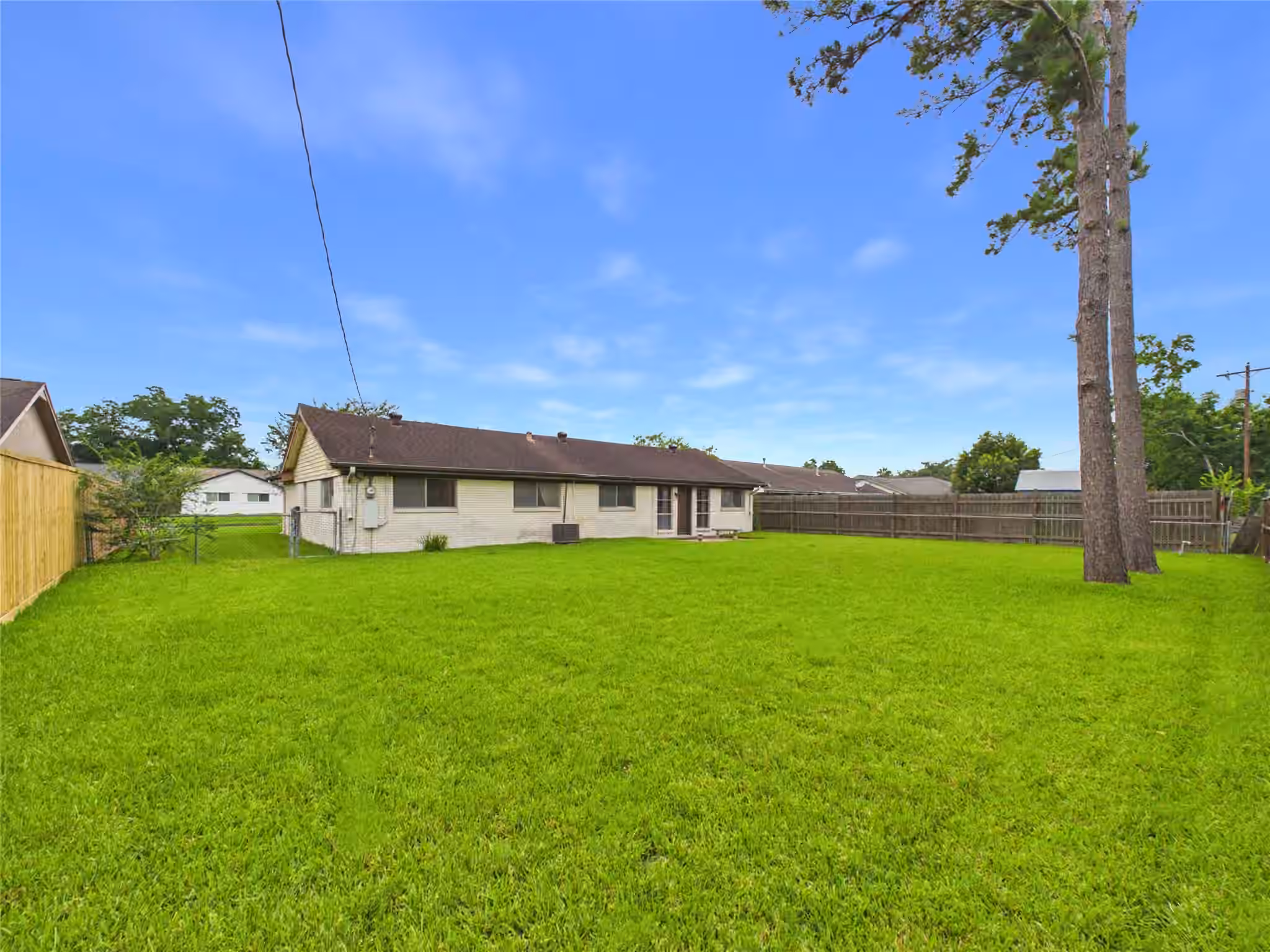 Photo 5 of 1909 Tracy Lynn Lane, Alvin, TX