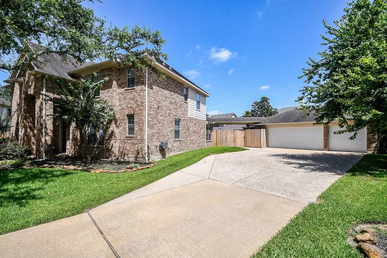 Photo 2 of 6132 Ramsay Lane, League City, TX