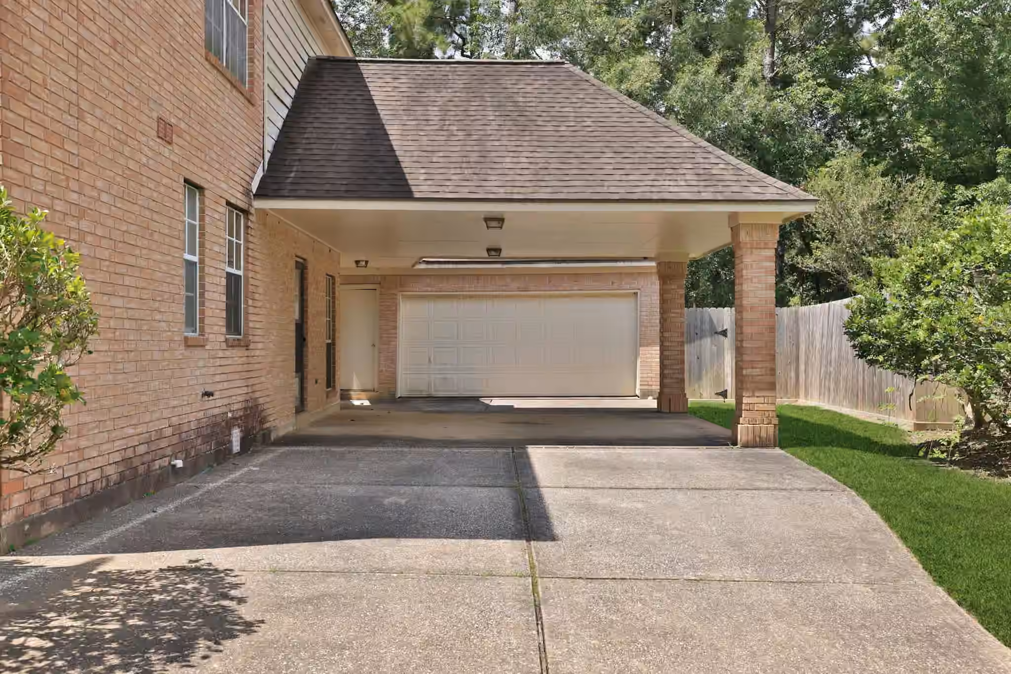 Photo 3 of 1619 Lofty Maple Trail, Houston, TX