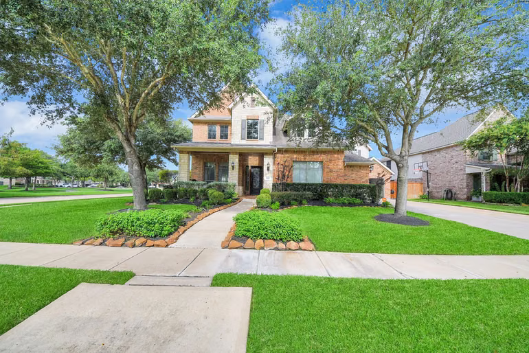 Photo 2 of 9303 Georgetown Glen Circle, Cypress, TX