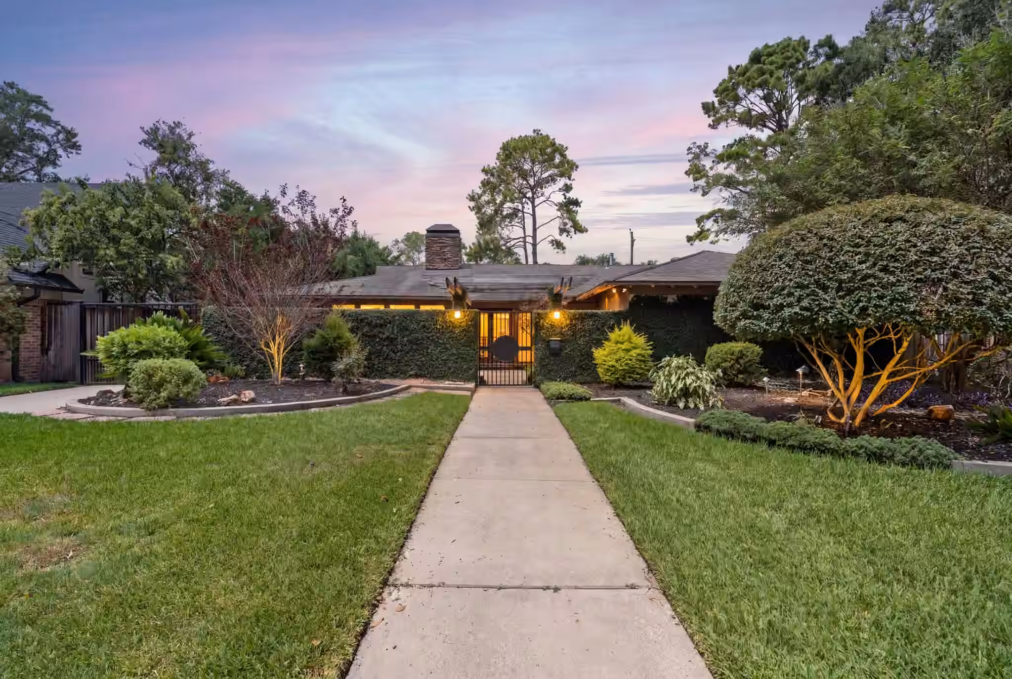 Photo 3 of 10034 Meadow Lake Lane, Houston, TX