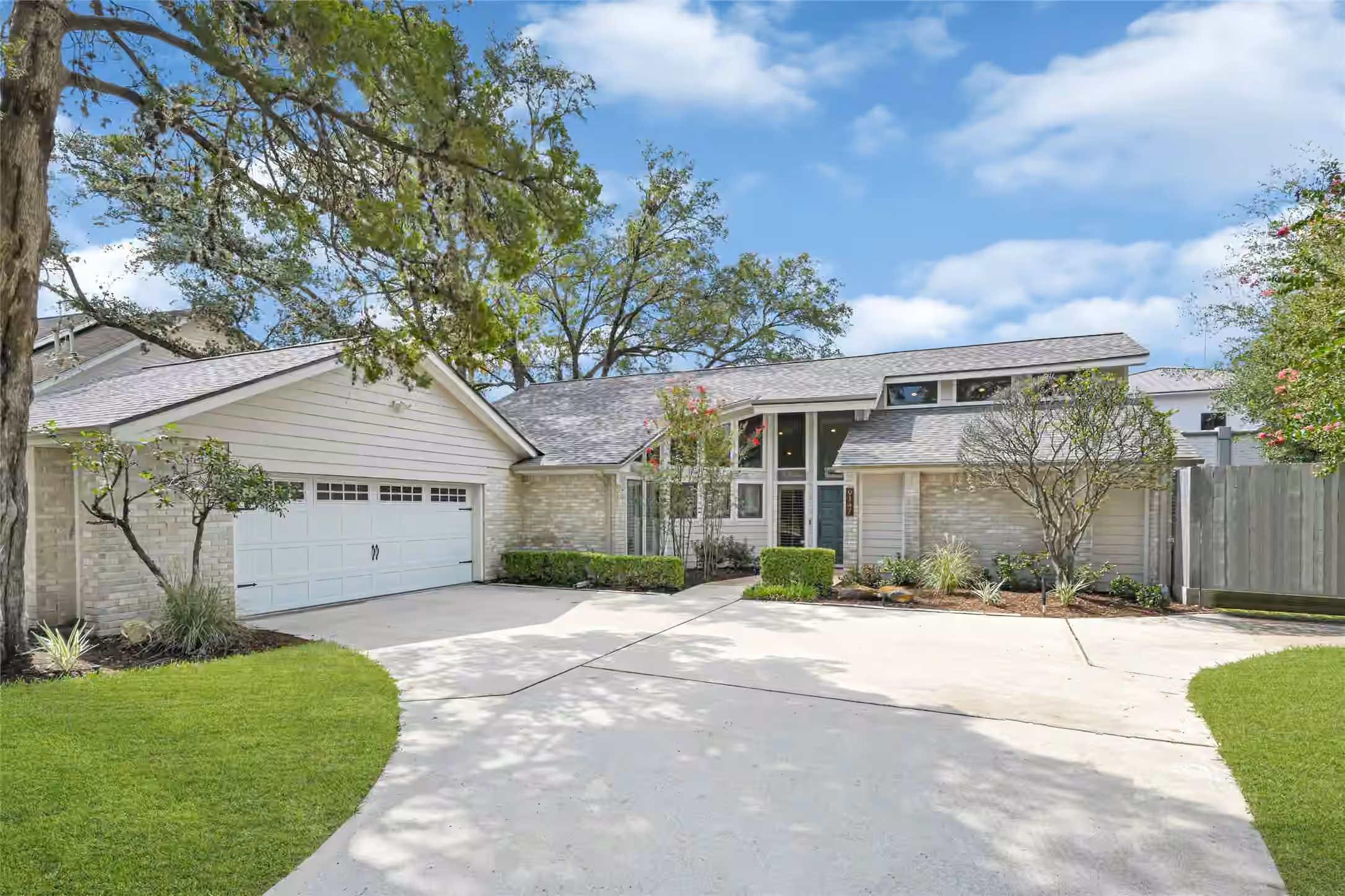 Photo 4 of 9147 Penn Manor Court, Houston, TX