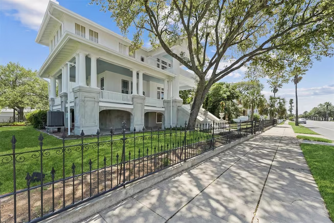 Photo of 1703 Broadway Street, Galveston, TX